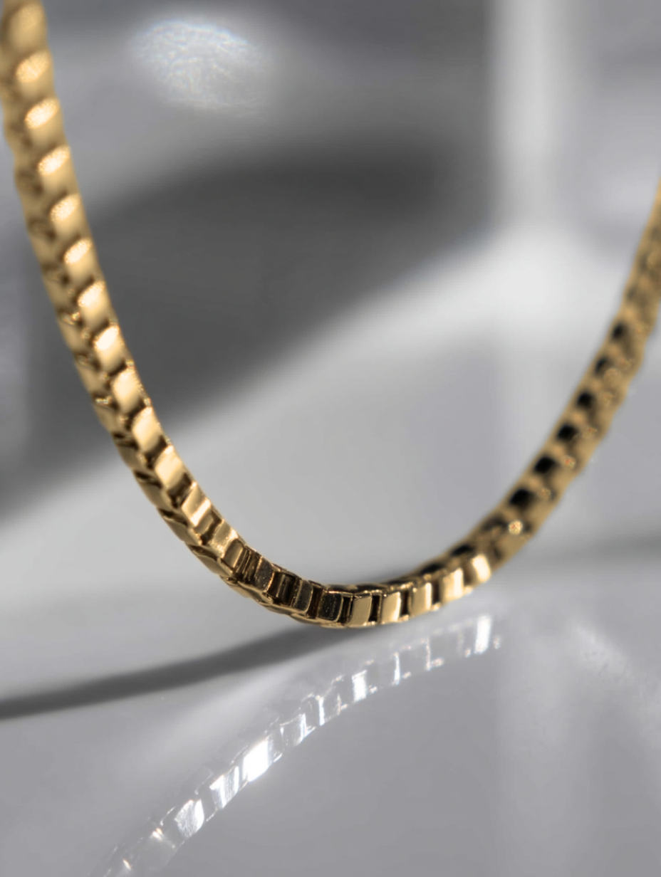 Box Necklace | 18K Gold