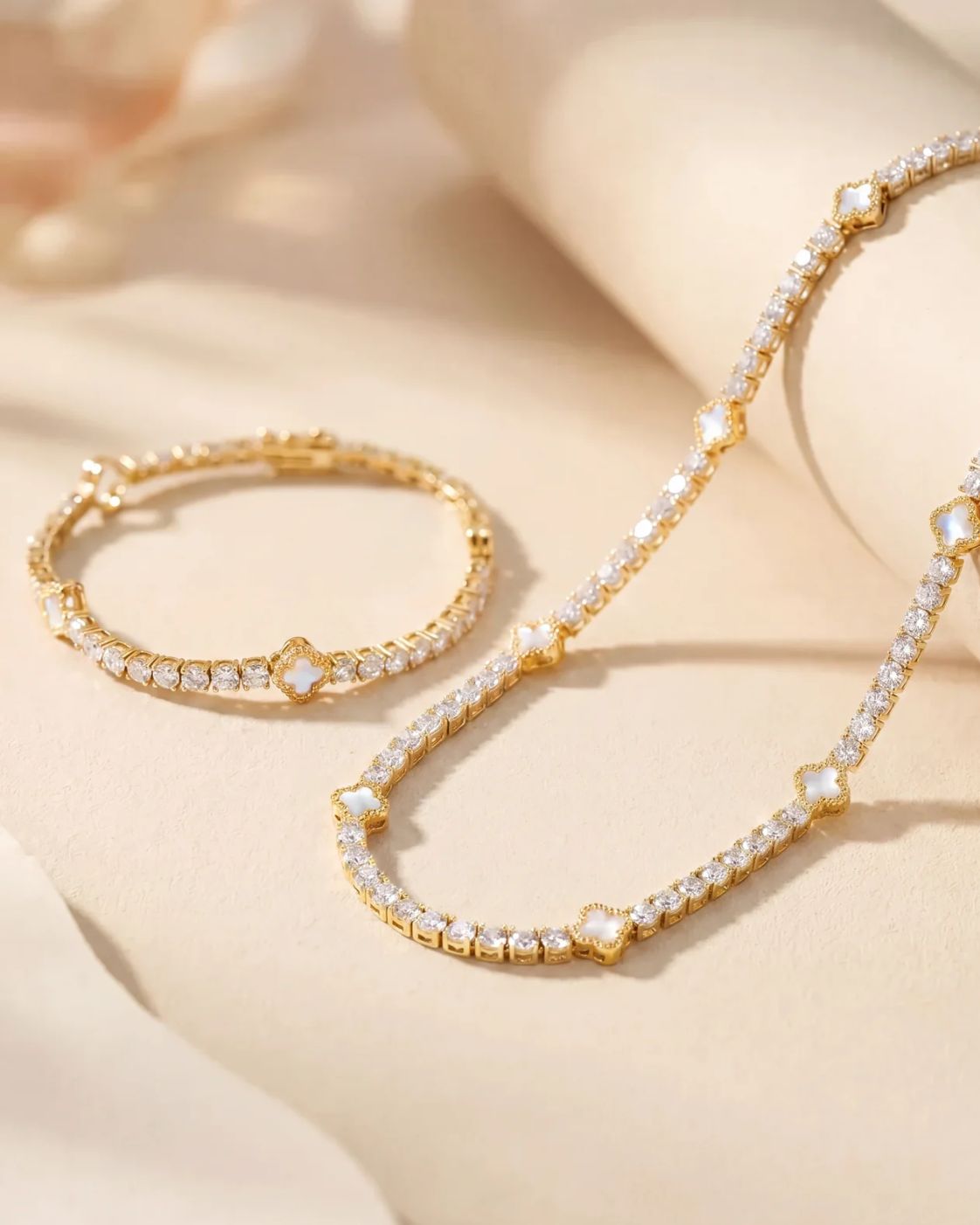 Clover Necklace | Nacre Gold