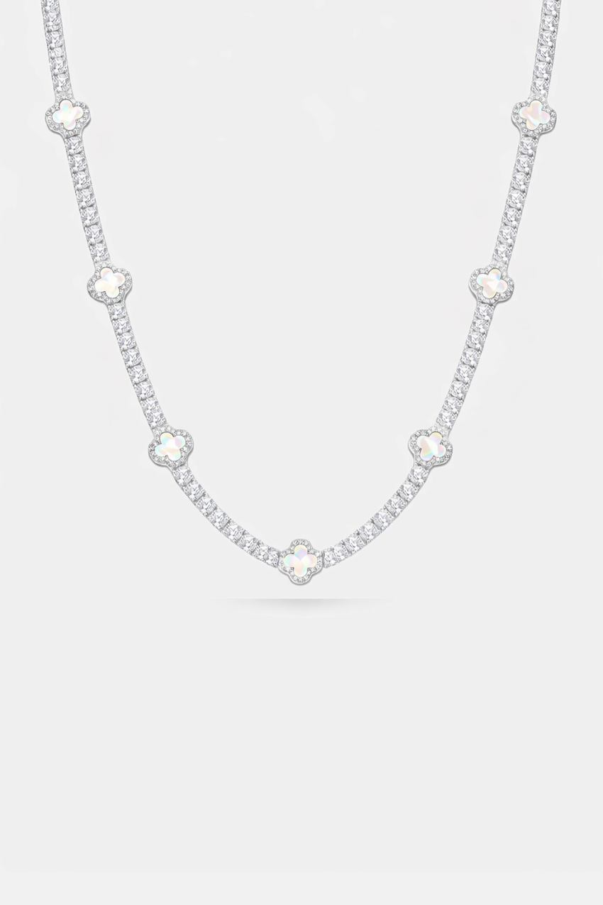 Clover Necklace I Nacre Silver