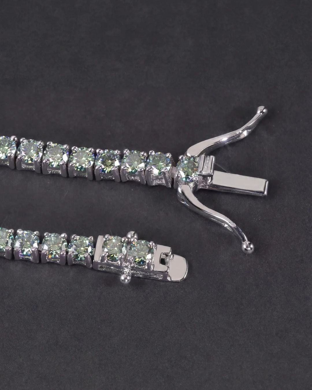 Verdant Éclat Bracelet | Green Moissanite